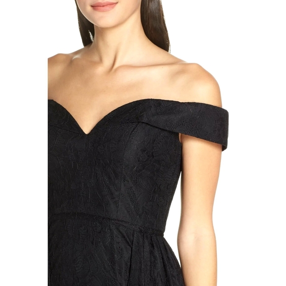 MAC DUGGAL Black Off Shoulder Lace Overlay Train Gown Womens Size 4 - Picture 5 of 11